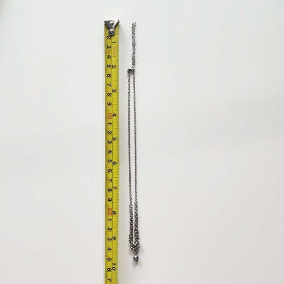 Dainty silver Hematite pearl chainmaille choker necklace with a delicate chain - Picture 6 of 7